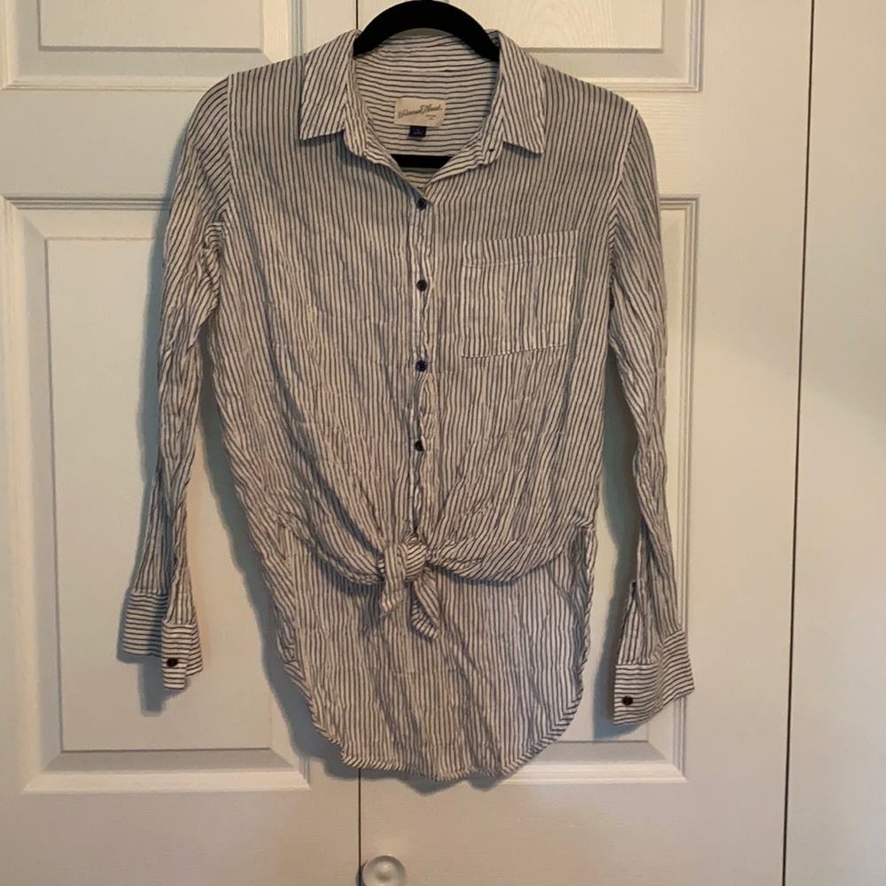 Gray stripe button up S Brand Universal Thread